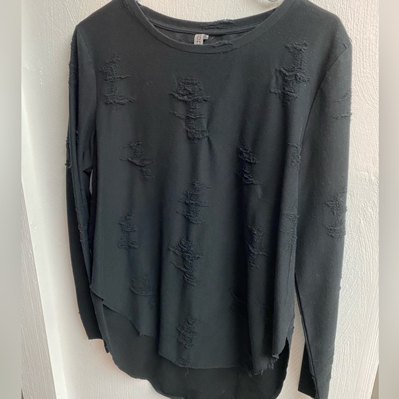 H&M “divided” torn black long sleeve shirt, size Medium - Picture 4 of 5